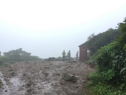 雨の日の山道